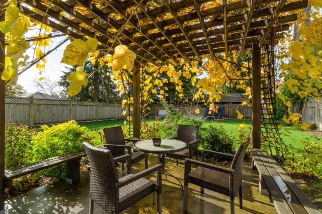 Imperial House Bed & Breakfast Burnaby Exterior photo