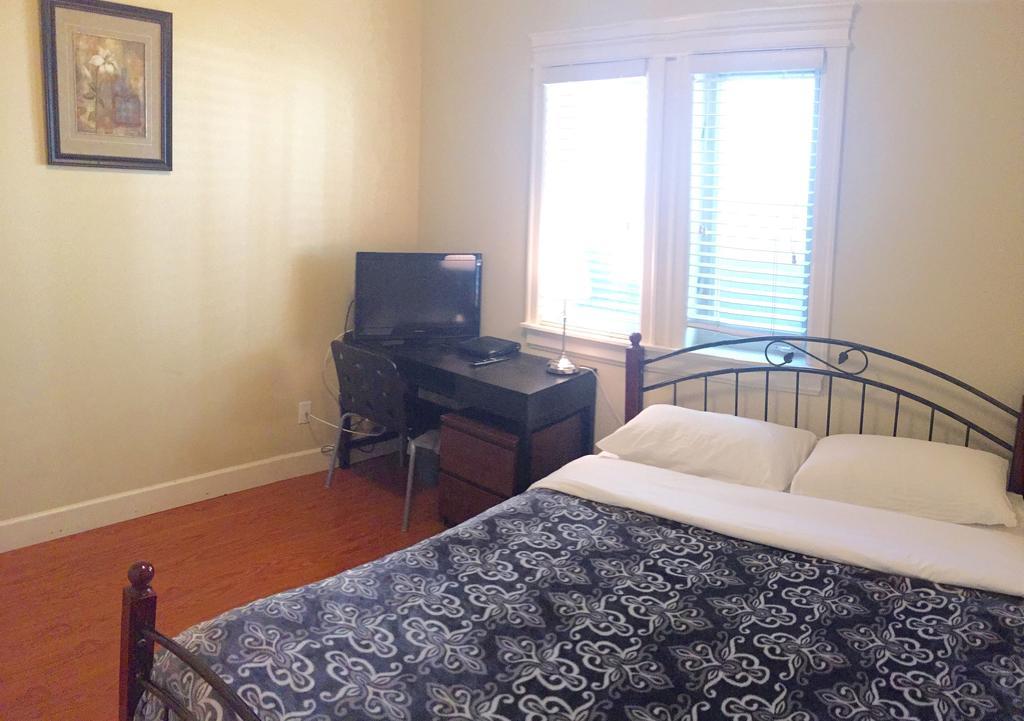 Imperial House Bed & Breakfast Burnaby Room photo