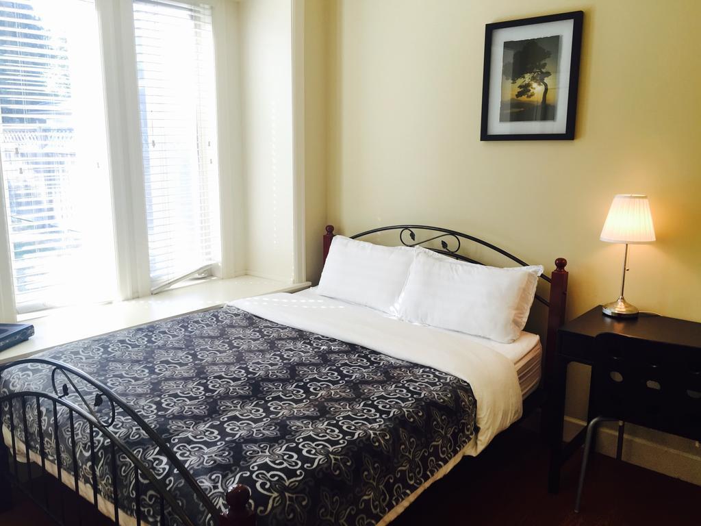 Imperial House Bed & Breakfast Burnaby Room photo